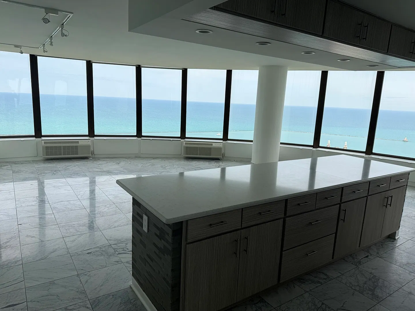 505 N Lake Shore Dr — Photo 2