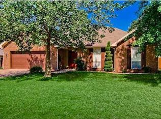 29 Ivy Cir, Bentonville, AR 72712