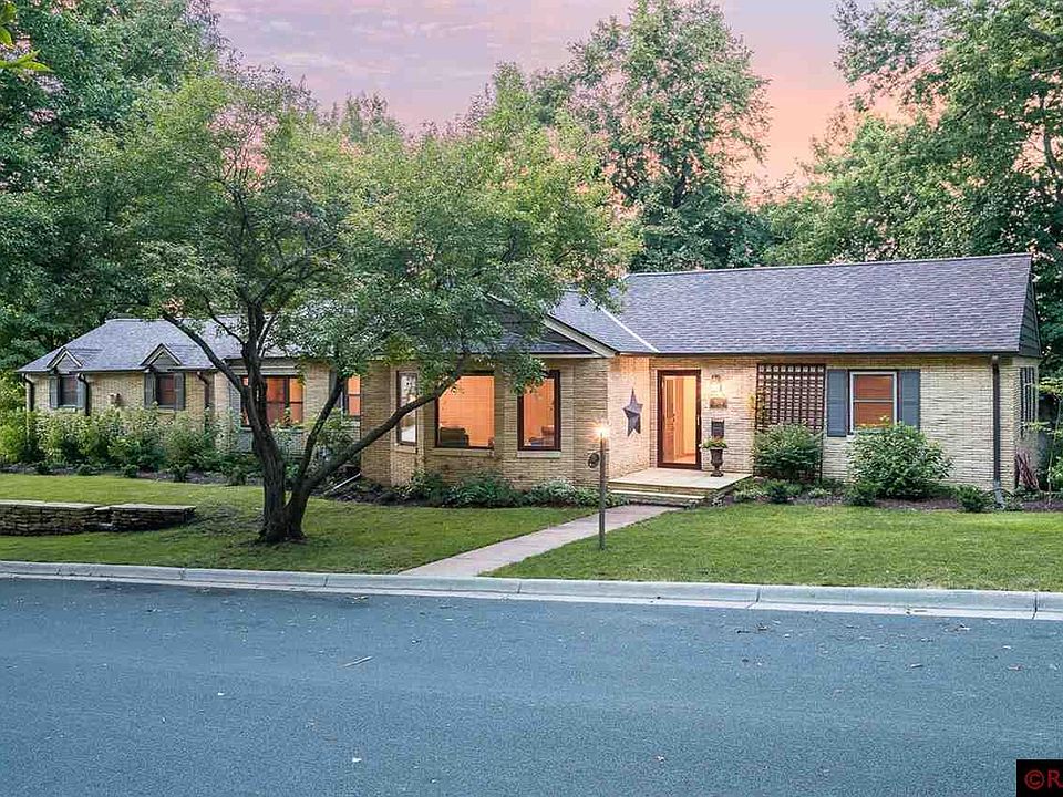 1st image of 304 Oak Knoll Blvd