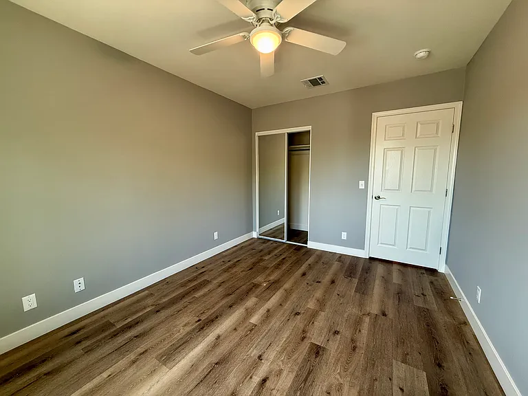 3000 W Victory Blvd #200 — Photo 20
