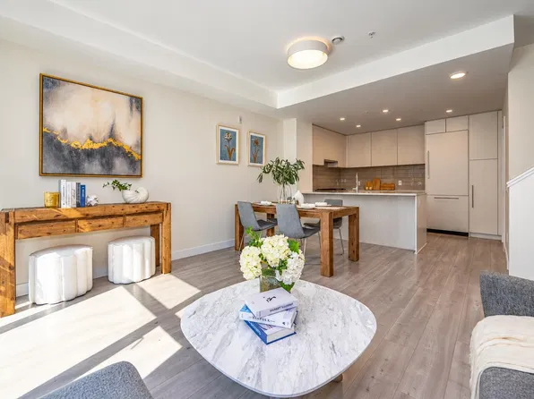 2035 Glenaire Dr #259, North Vancouver, BC V7P 1Y2