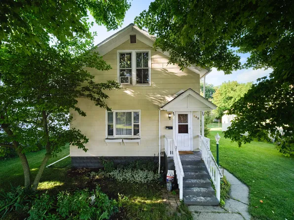 342 3rd St, Manistee, MI 49660