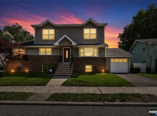 1 Veprek Ln, South Hackensack, NJ 07606