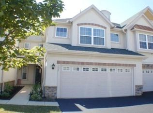 331 Shadow Creek Dr, Vernon Hills, IL 60061