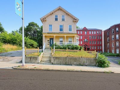 230 Pleasant St, Worcester, MA, 01609