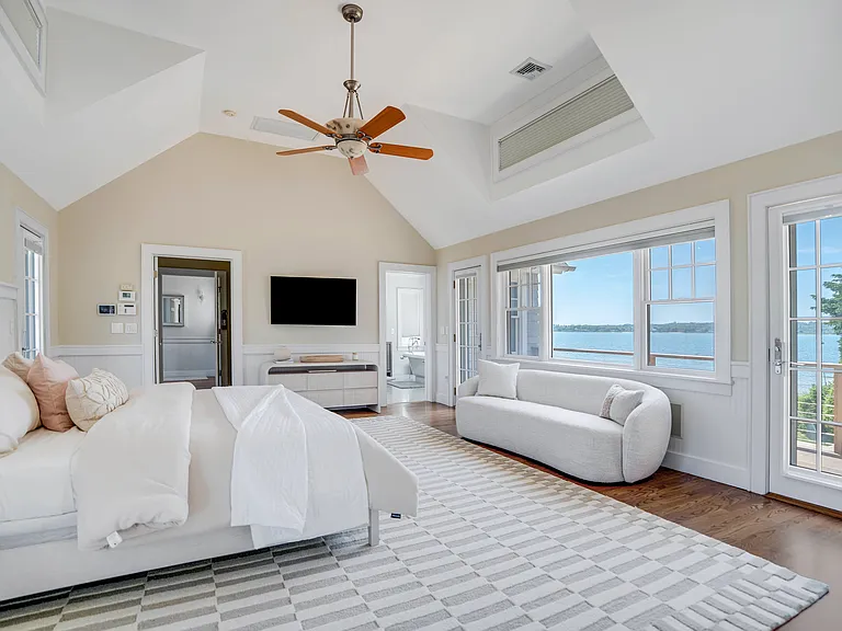 335 E Lake Dr — Photo 11