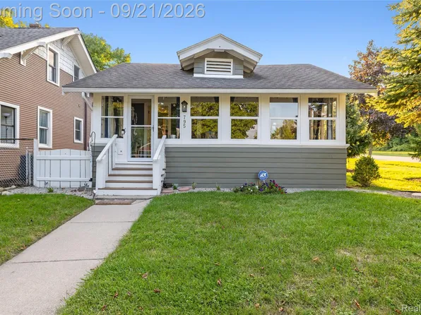 795 Carpenter St, Northville, MI 48167