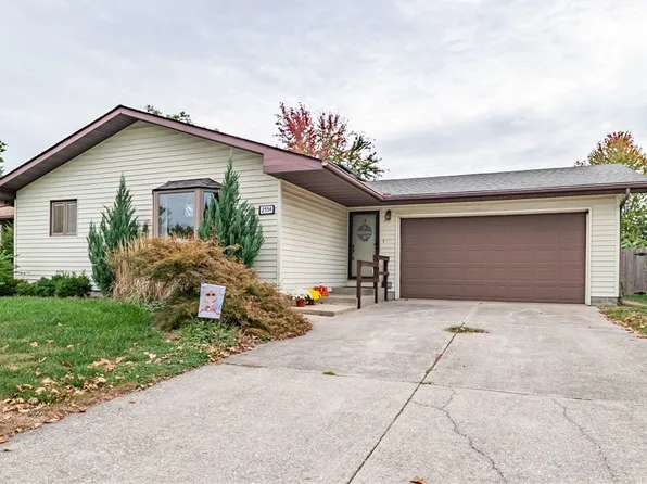 2554 S Nantucket Dr, Decatur, IL 62521