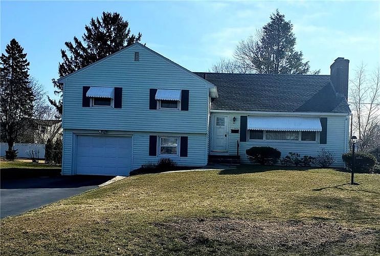 1st image of 64 Cypress Dr
