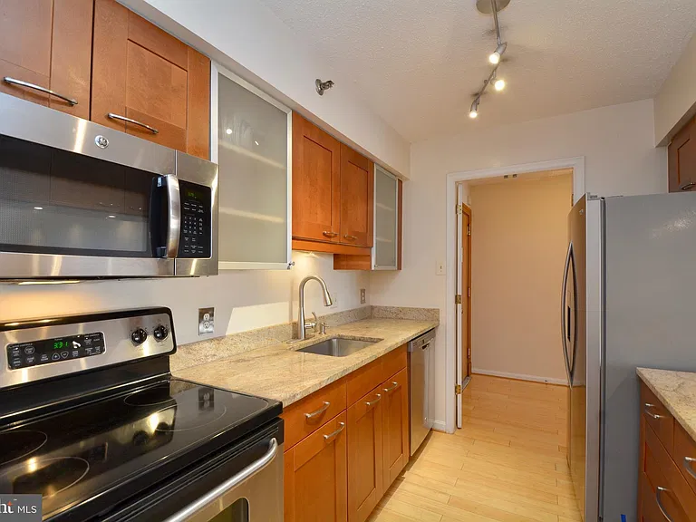 1301 N Courthouse Rd #1512 — Photo 18