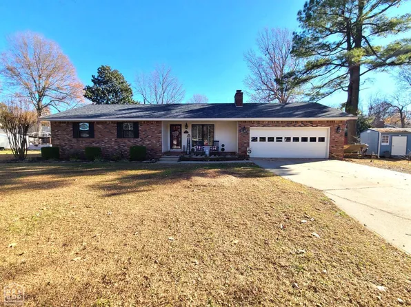811 Sugar Cree Ln, Paragould, AR 72450