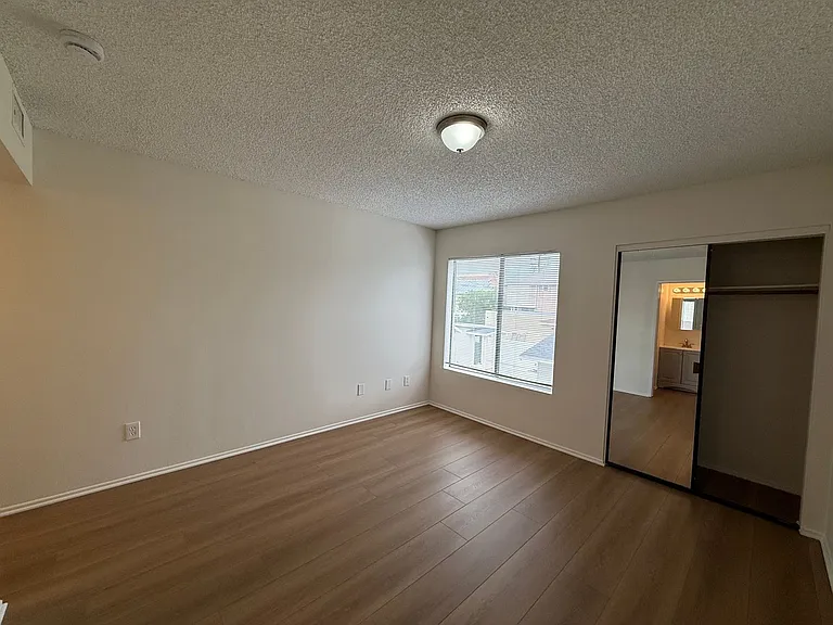 541 Ivy St — Photo 8