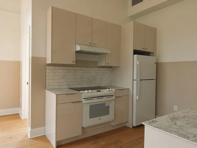 30 W Broad St #208 — Photo 2