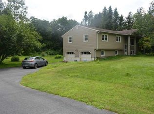 20 Mountain Dr, Pleasant Valley, NY 12569