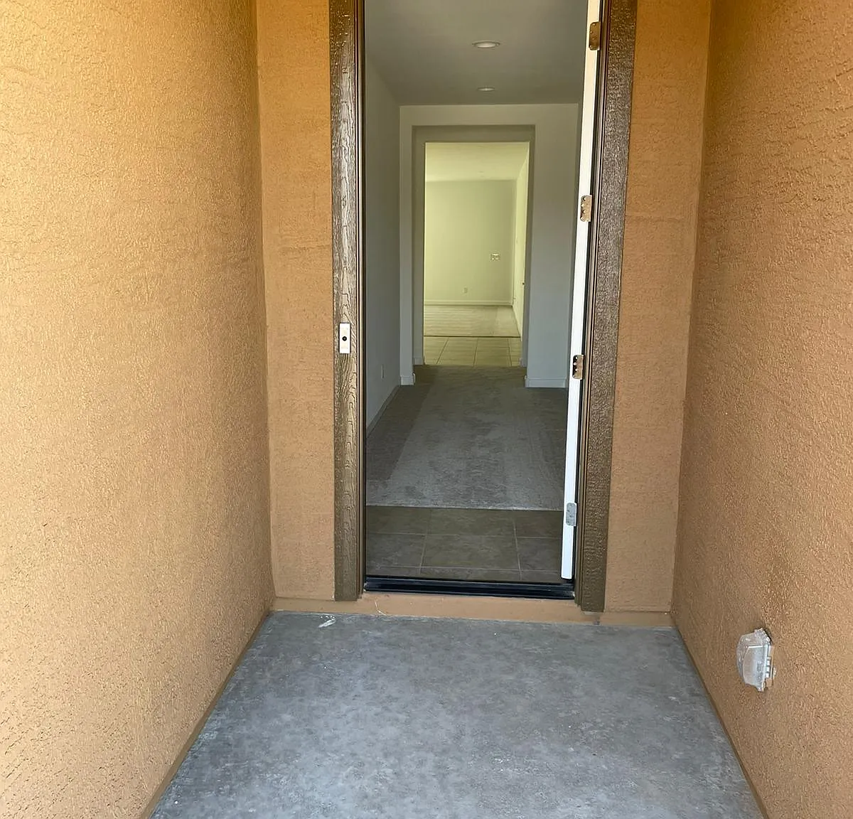 9224 W Montecito Ave — Photo 3