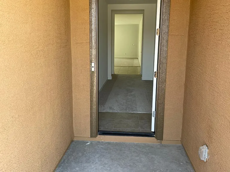 9224 W Montecito Ave — Photo 3
