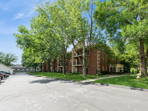 4910 Pleasant St Unit 8, West Des Moines, IA 50266