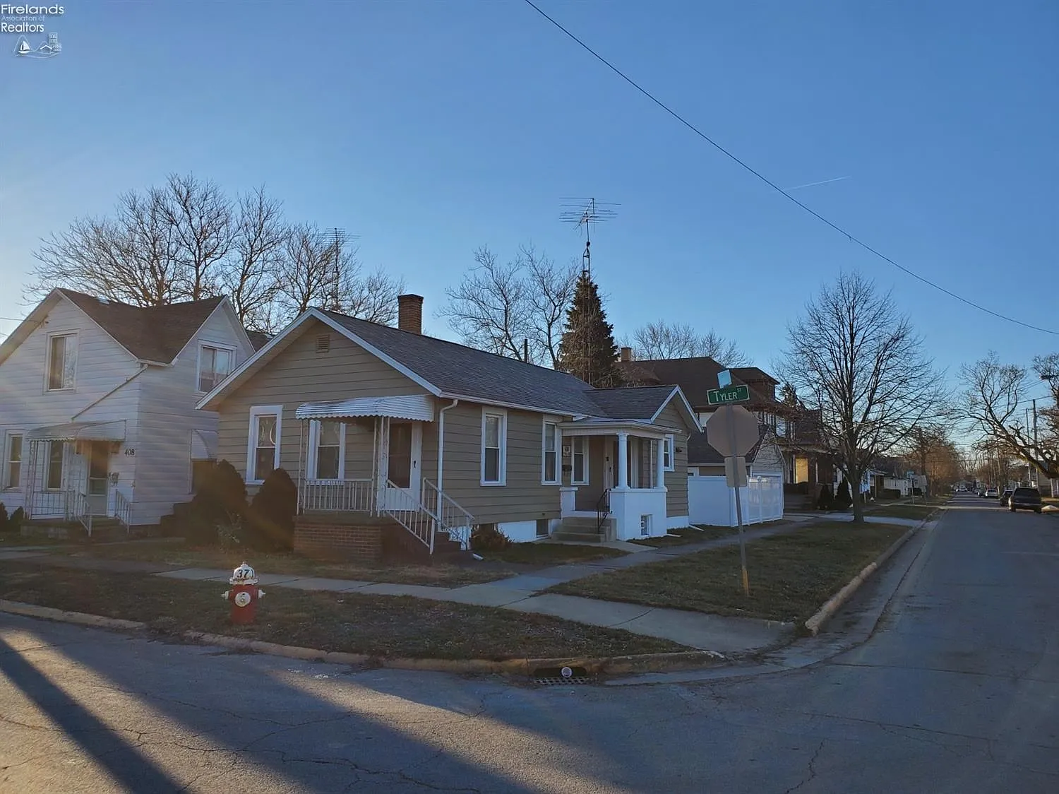 410 Tyler St photo 1