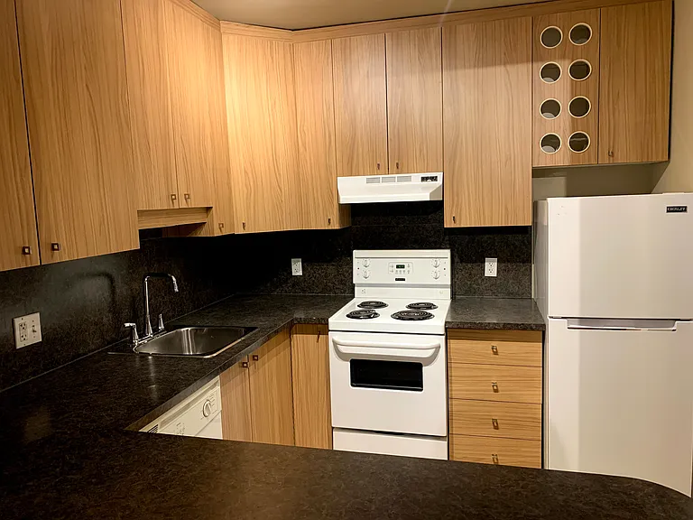 210 Stewart St — Photo 9