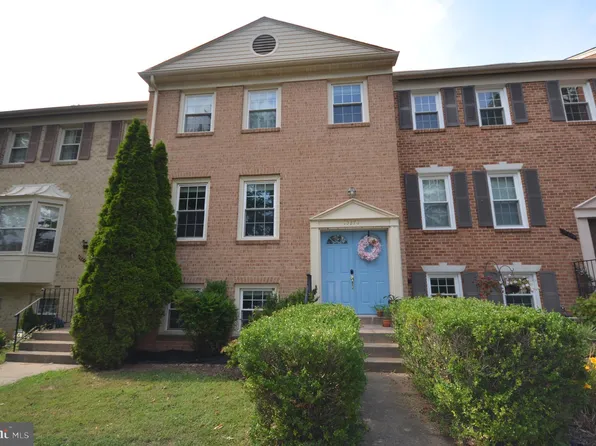 10270 Friendship Ct, Fairfax, VA 22032