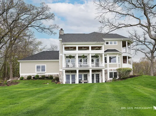 1330 Prestwick Dr, Lake Geneva, WI 53147