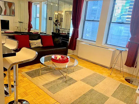 Rented by Sterling Holdings | media 2