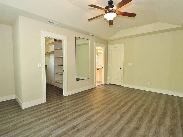 3819 Grover St — Photo 14