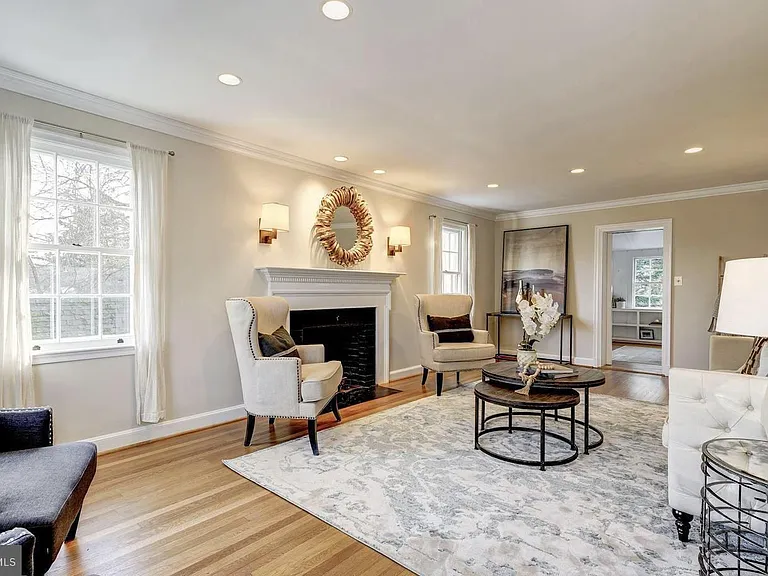 1628 N Harrison St — Photo 3