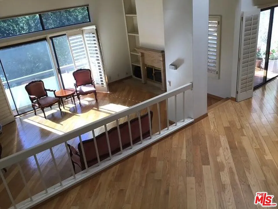 3 bed, 3.0 bath, 1978 sqft, $7,995 — Photo 2