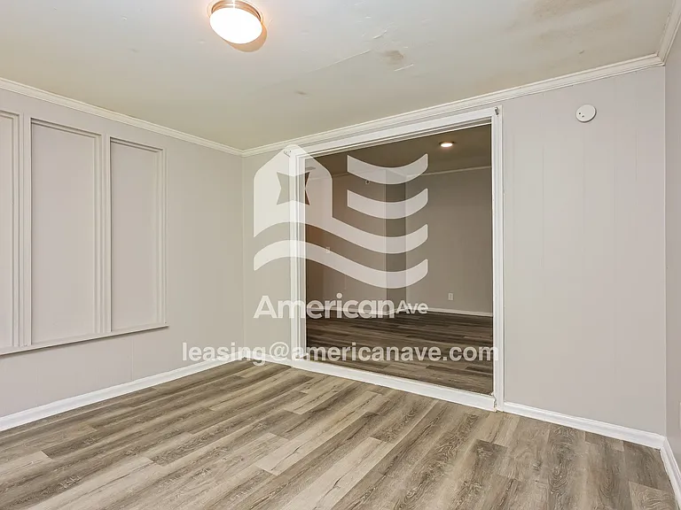 1544681_005_dining_room_5.jpg
