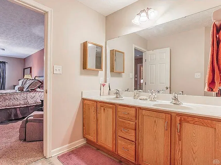 85 W Waterbury Dr — Photo 14