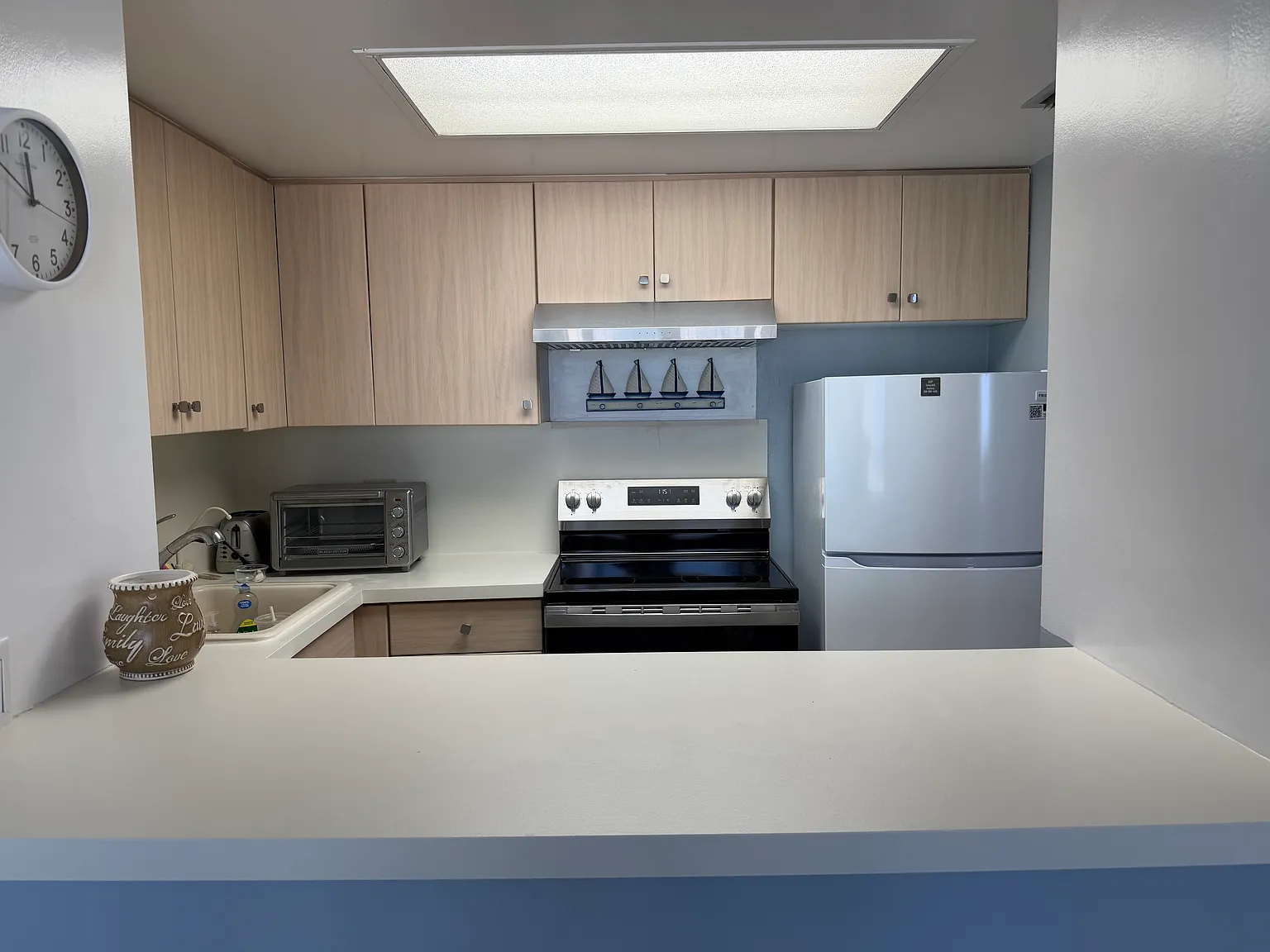 180 Seaview Ct — Photo 2