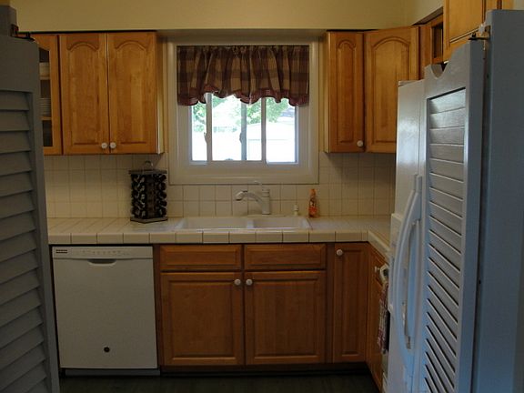 3rd image of 2215 E 1st St