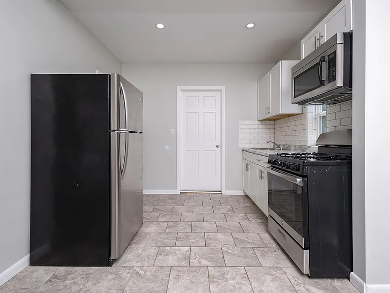 338 Saratoga St #2 — Photo 3