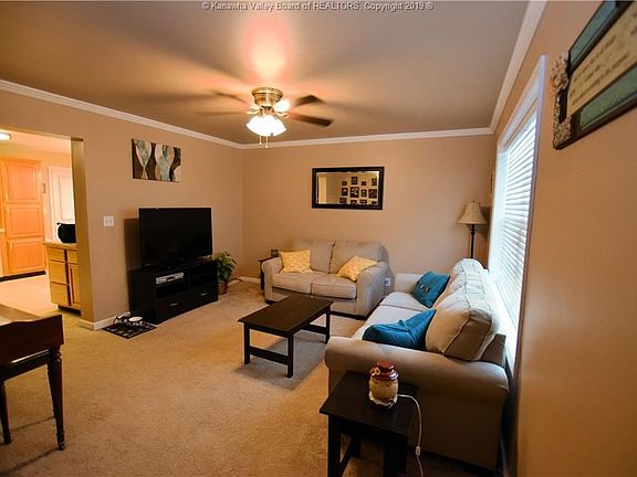 3rd image of 2206 Oakridge Dr