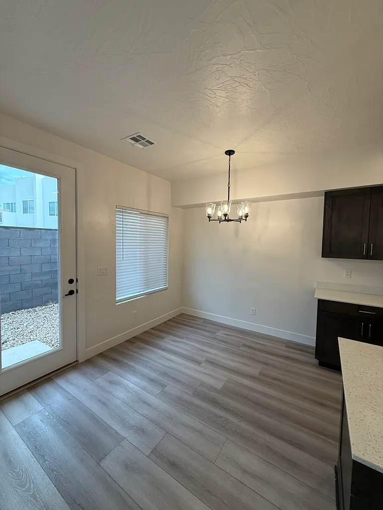 3 bed, 2.5 bath, 1620 sqft, $1,900 — Photo 4