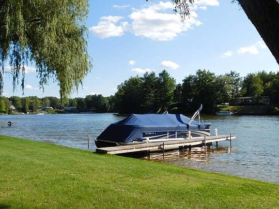 waterfront showing 1 dock