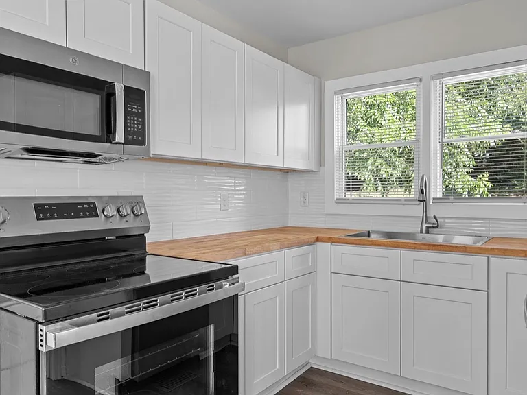59 McKinnon Ave NE — Photo 4