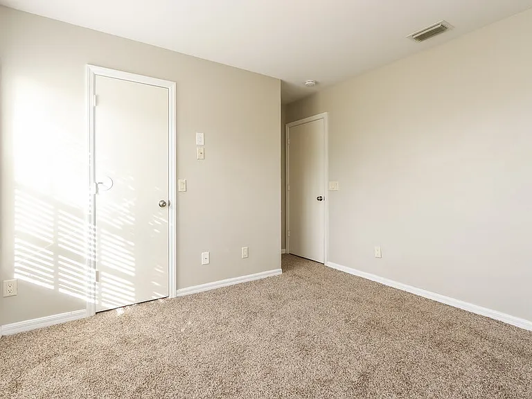 1413 SW 11th Pl — Photo 9