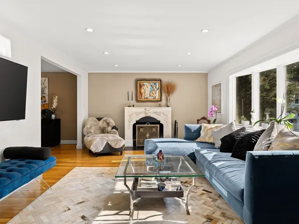 44 Windemere Rd, Wellesley, MA 02481