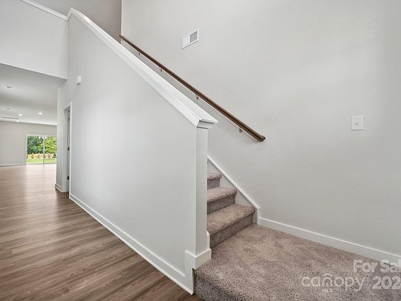 3rd image of 728 Hallman Branch Ln