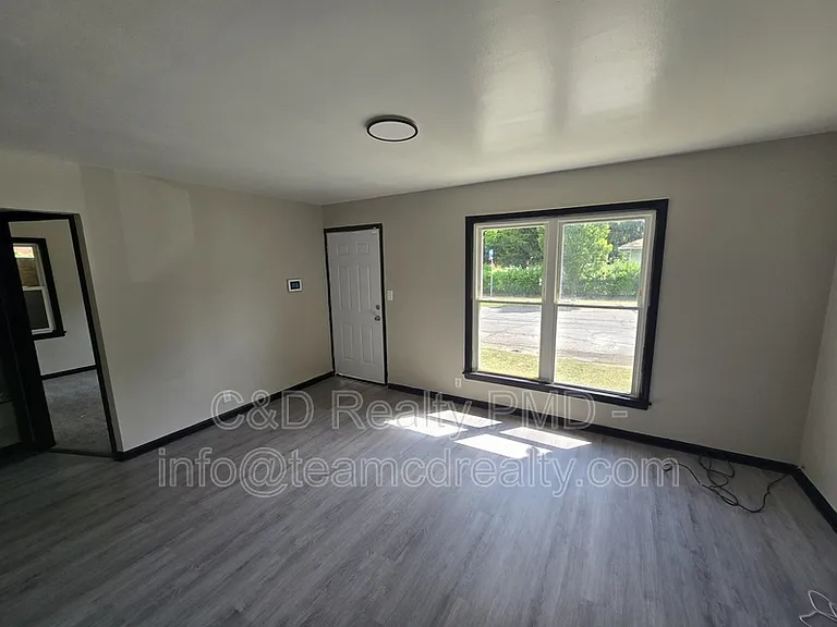 4308 E 143rd St — Photo 10