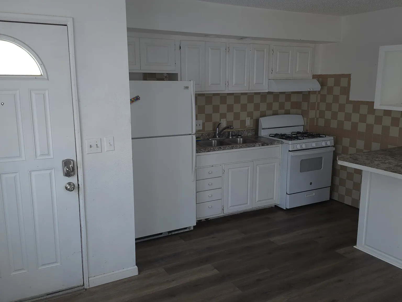 2 bed, 690 sqft, $675 — Photo 1