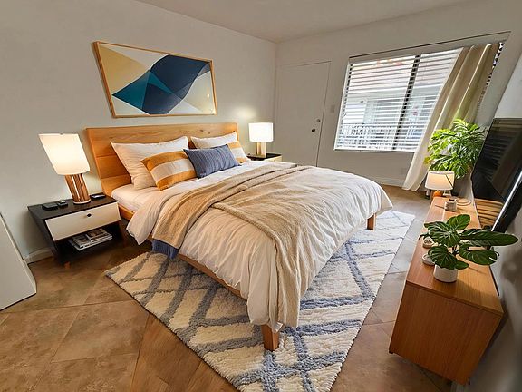 3rd image of 4215 McLaughlin Ave APT 1