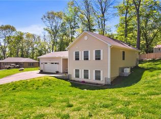4 Hilltop Dr, Ledyard, CT 06339