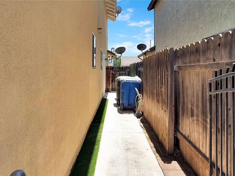 26342 Snowden Ave — Photo 40