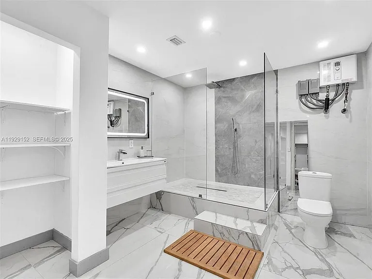 440 SE 8th Ave — Photo 6