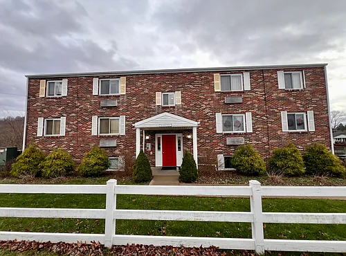 946 Carle St Photo 1