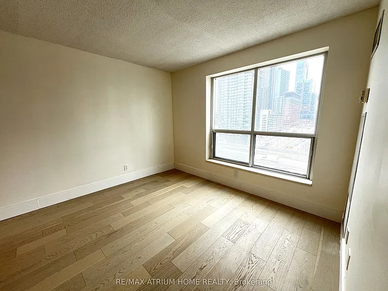 410 Queens Quay W #905 — Photo 17