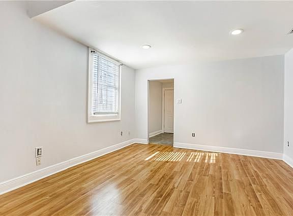 4th image of 606 Jena St